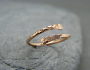 9ct Gold Adjustable ring ~ Open design