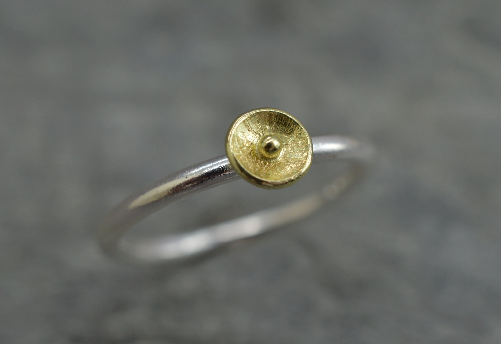 18ct gold posy ring