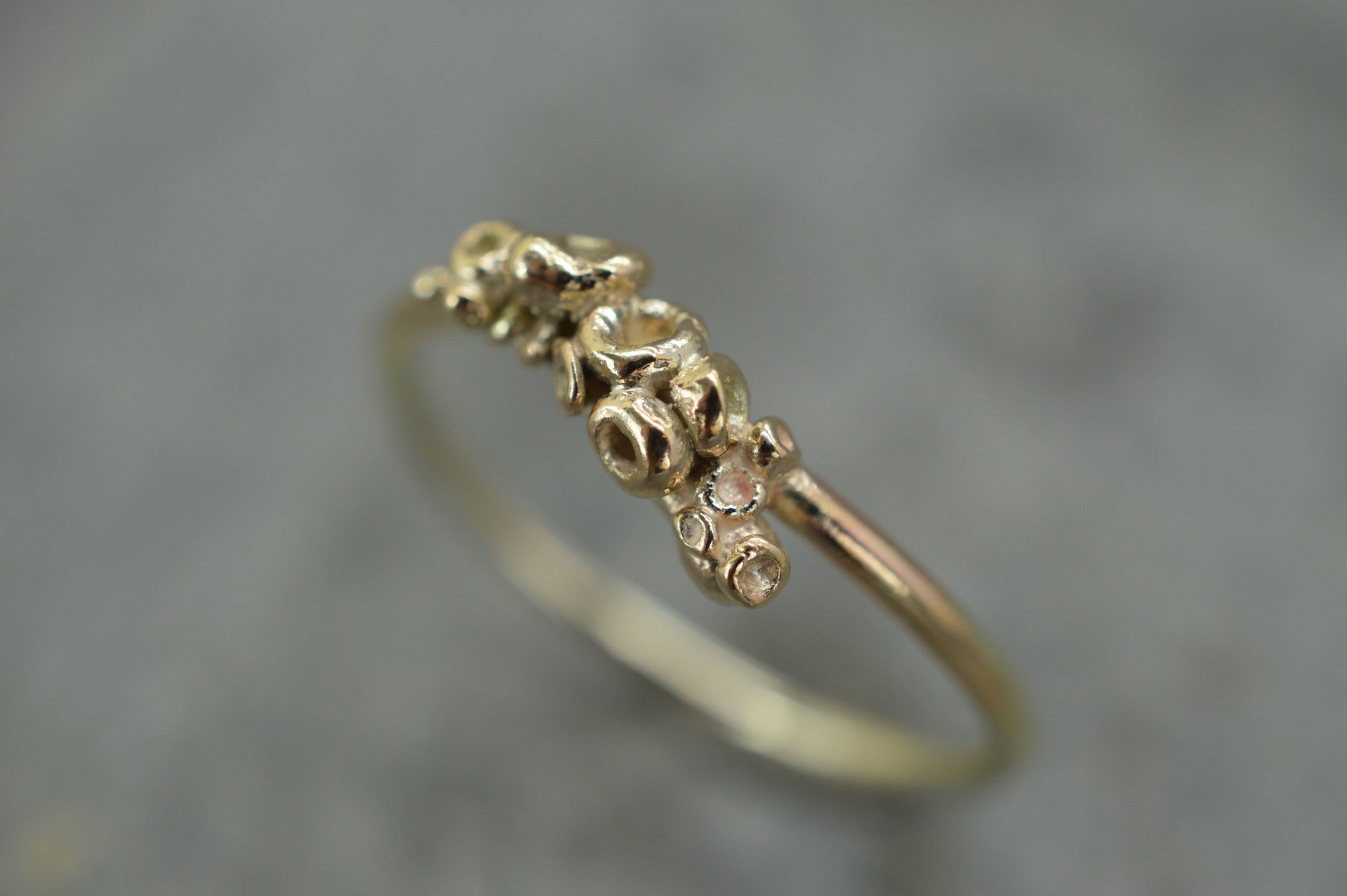 9ct gold skinny barnacle ring